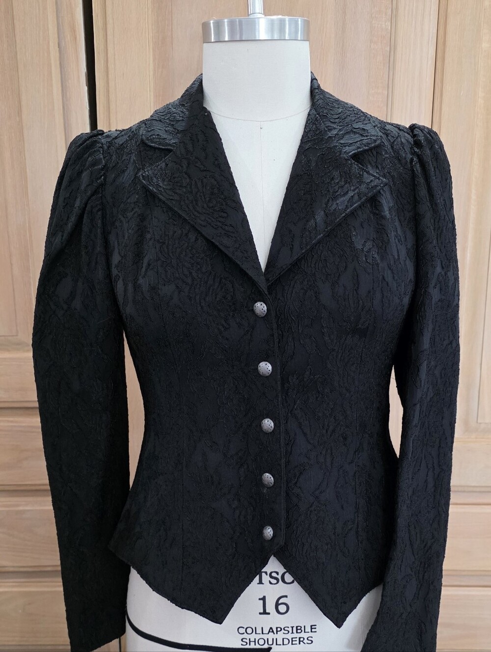 Wah Maker Victorian Black Textured Long-Sleeve Women's Jacket